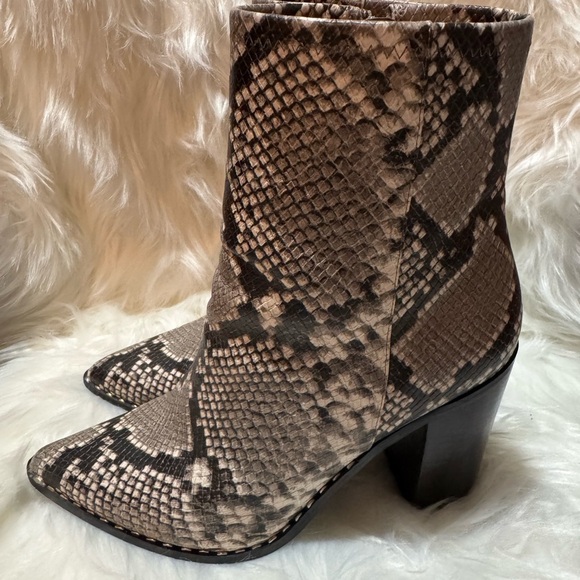 Aldo Snakeskin Pattern Women's Boots - Picture 2 of 9